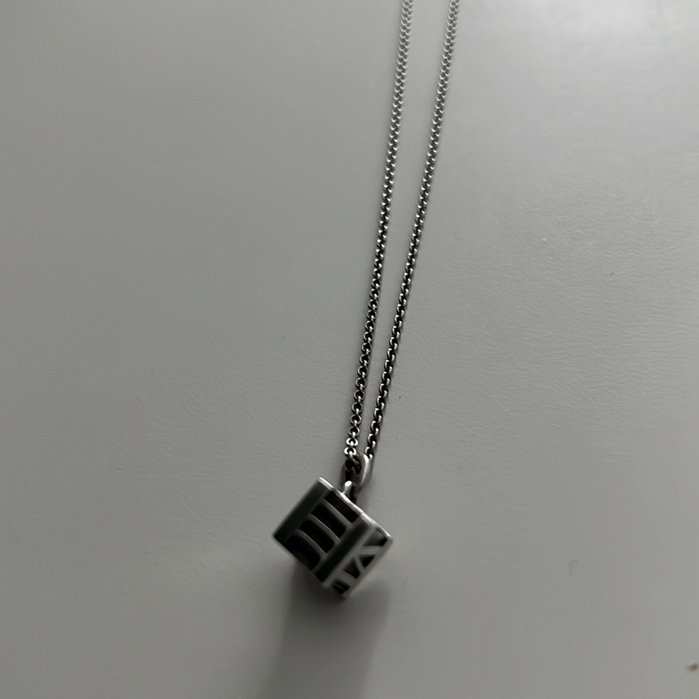 Tiffany and Co. Atlas necklace with pouch